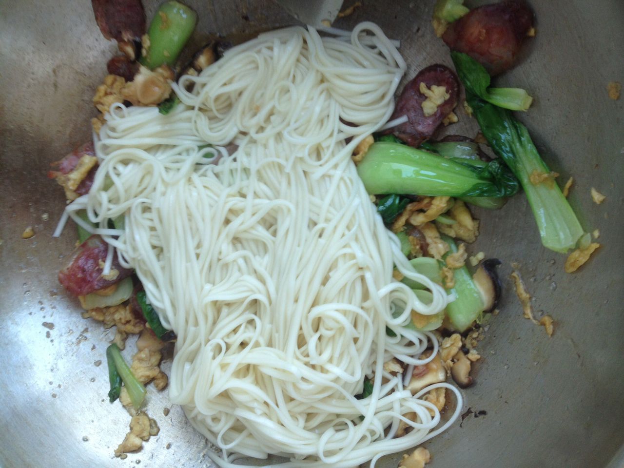 香菇油菜腊肠炒面