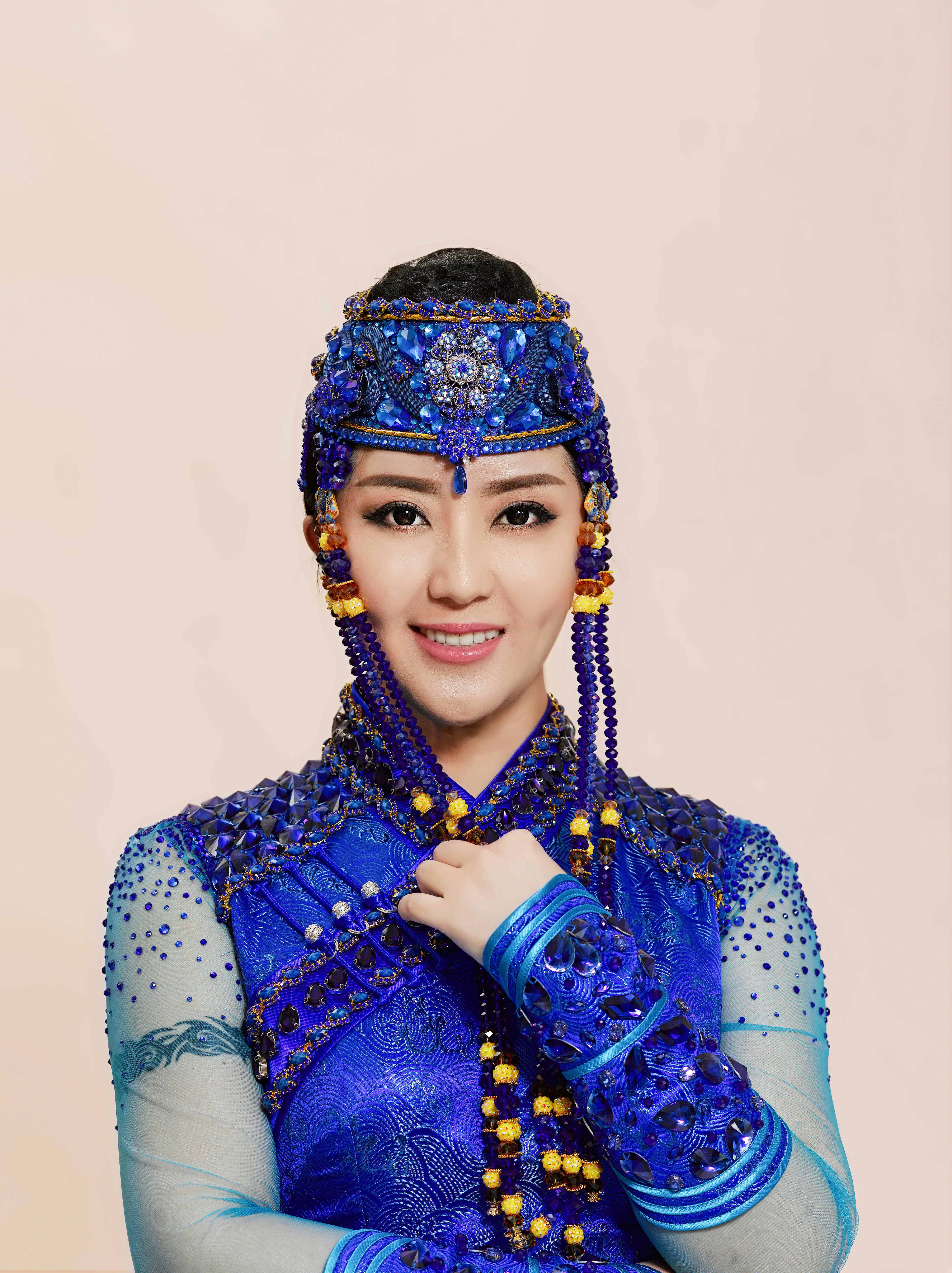  p>格格,原名蒙克其其格,8月1日出生于内蒙古自治区赤峰市克什克腾旗