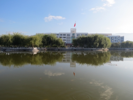  p>石屏高级中学,地属中国云南石屏,校园坐落在异龙湖西岸.