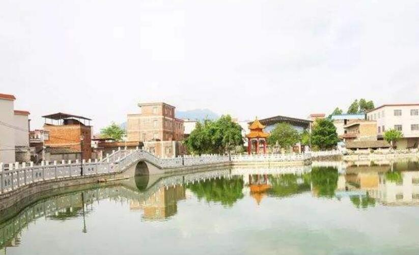  p>三里镇,隶属于广西壮族自治区贵港市覃塘区,地处 a target="_blank