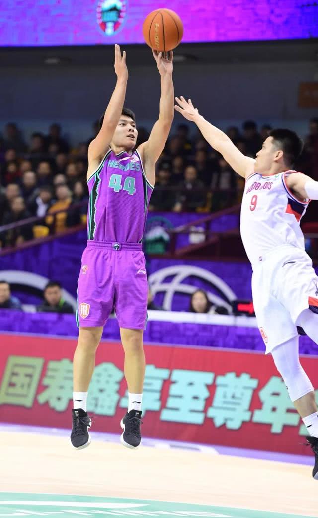 wf16gng">陈培东,1999年5月13日出生于山东潍坊昌乐,中国篮球运动员