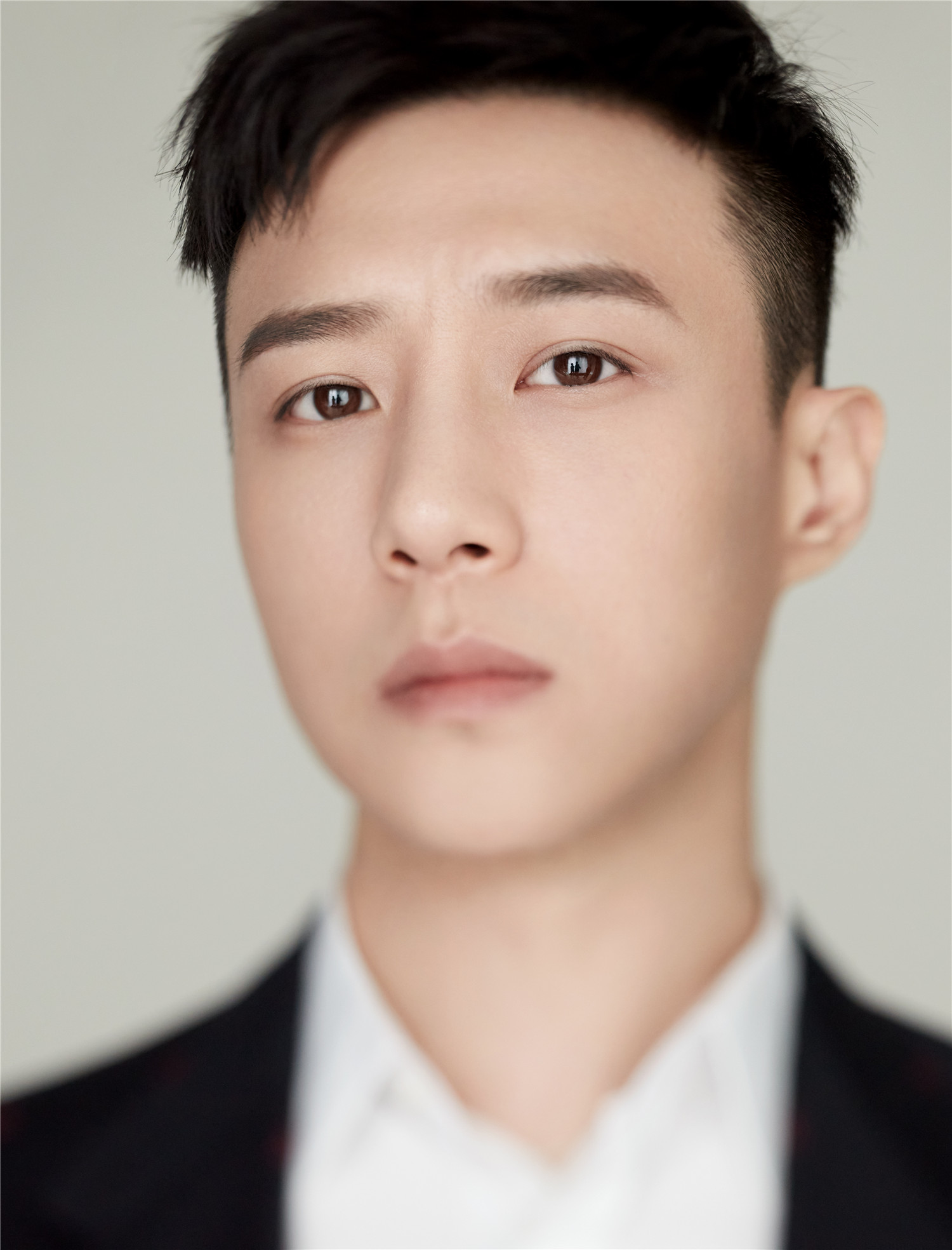  p>王宫良(kid young),原名王柯达,出生于山西省太原市,中国内地影视