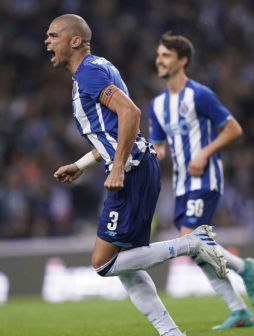 重回波尔图（左）