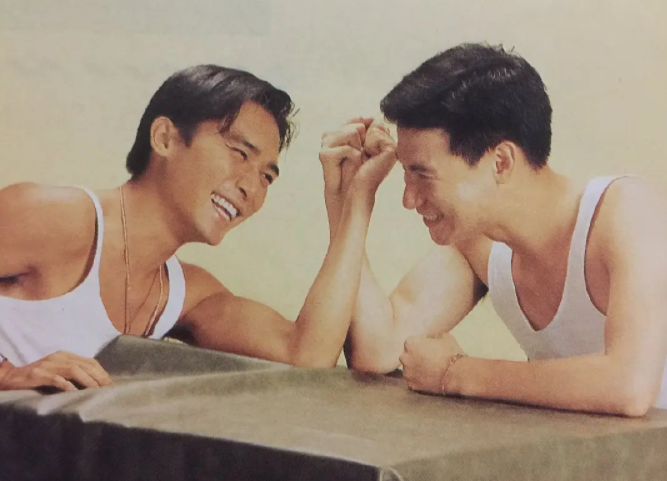 该片讲述了阿飞与阿基花了二十年青春在黑社会中打滚,直到他们遇见一