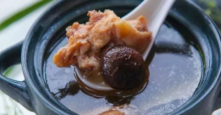  p>罗汉果猪肺汤是以罗汉果,猪肺为主料制作的药膳. /p>