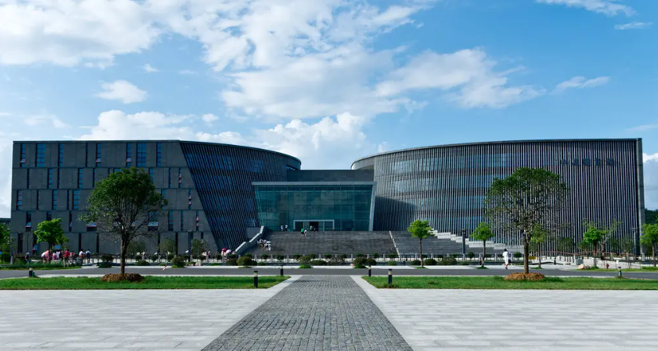  p data-id="gn3cxgn4u2">杜厦图书馆是一家位于南京市栖霞区的图书馆