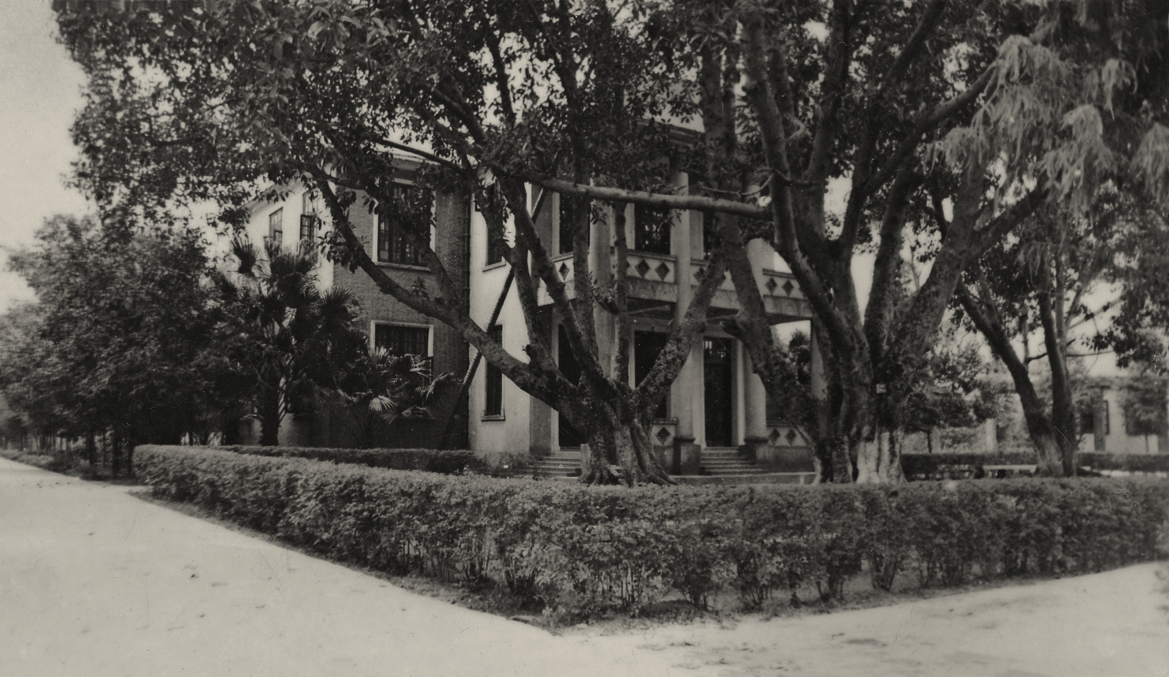  p>佛山市南海区石门中学始建于1932年,是首批广东省国家级示范性普通