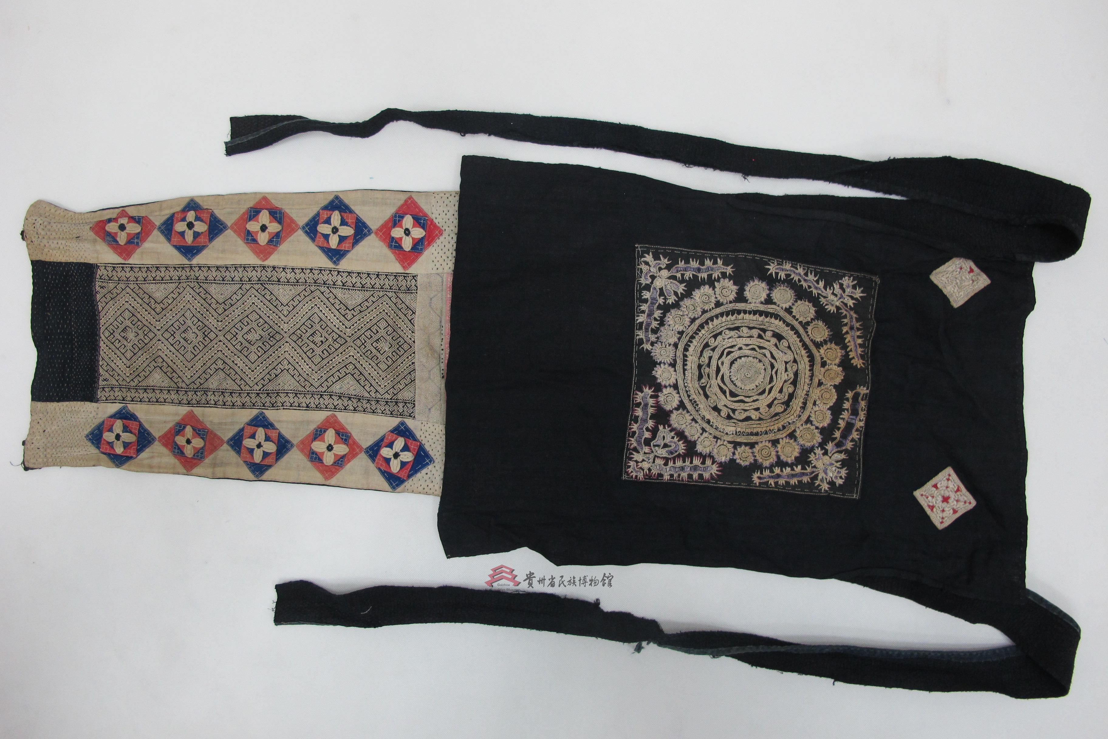  p>侗族平绣铜鼓纹背带是一件由贵州省民族博物馆通过征集而来的民族