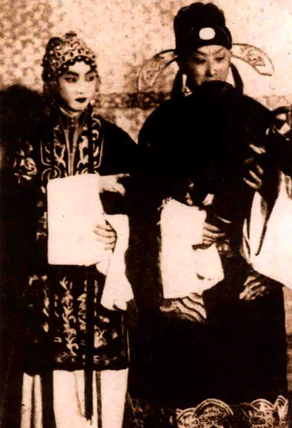  p data-id="gnx0nbcres">《春秋笔》又名《浑仪镜》,京剧传统剧目.