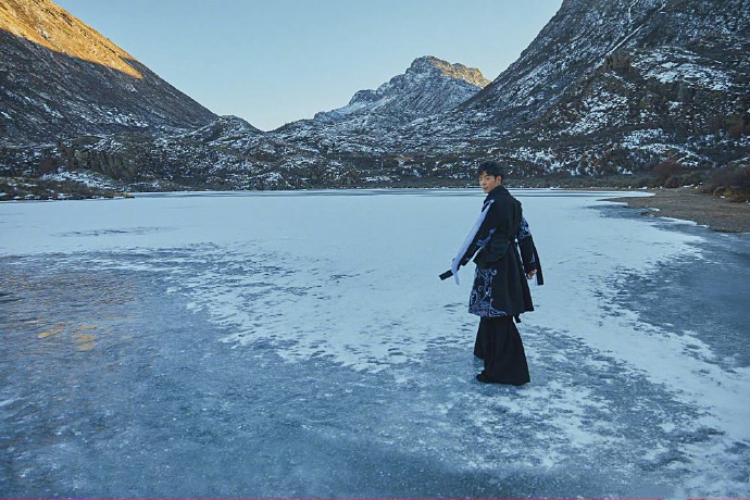  p>丁真珍珠(汉语名:丁真),藏族,中国内地男歌手