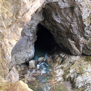  p>斯科契扬溶洞是喀斯特高原上的一大奇景,世界最大,最长的溶洞之一.