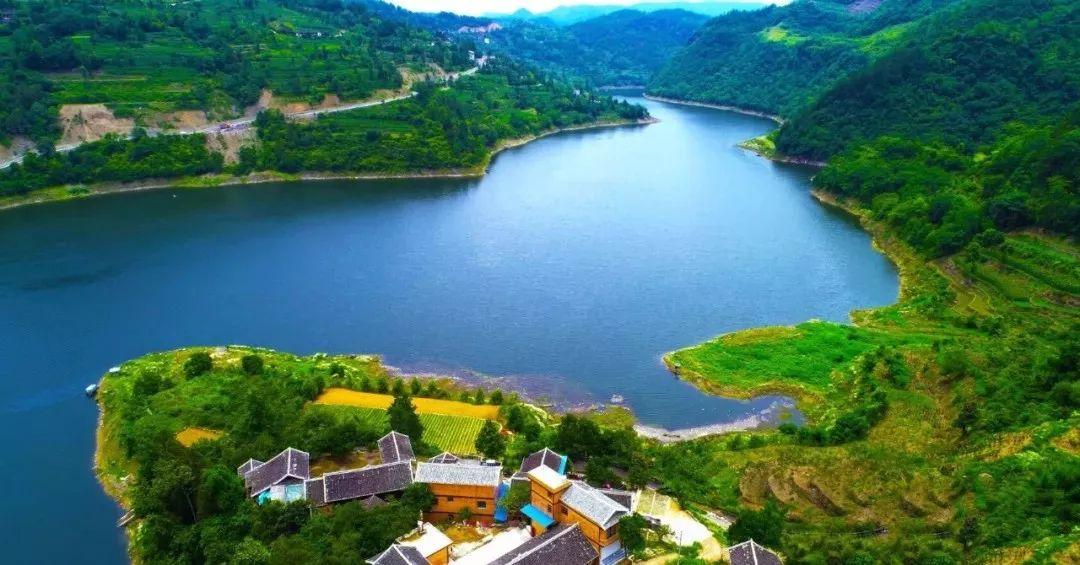 data-lemmaid="73366">余庆 /a>坊   红渡景区位于余庆县大乌江镇