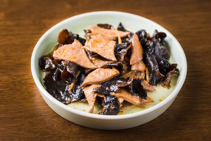  p>黑木耳炒猪肝有补益肝肾,强体抗癌是功效.