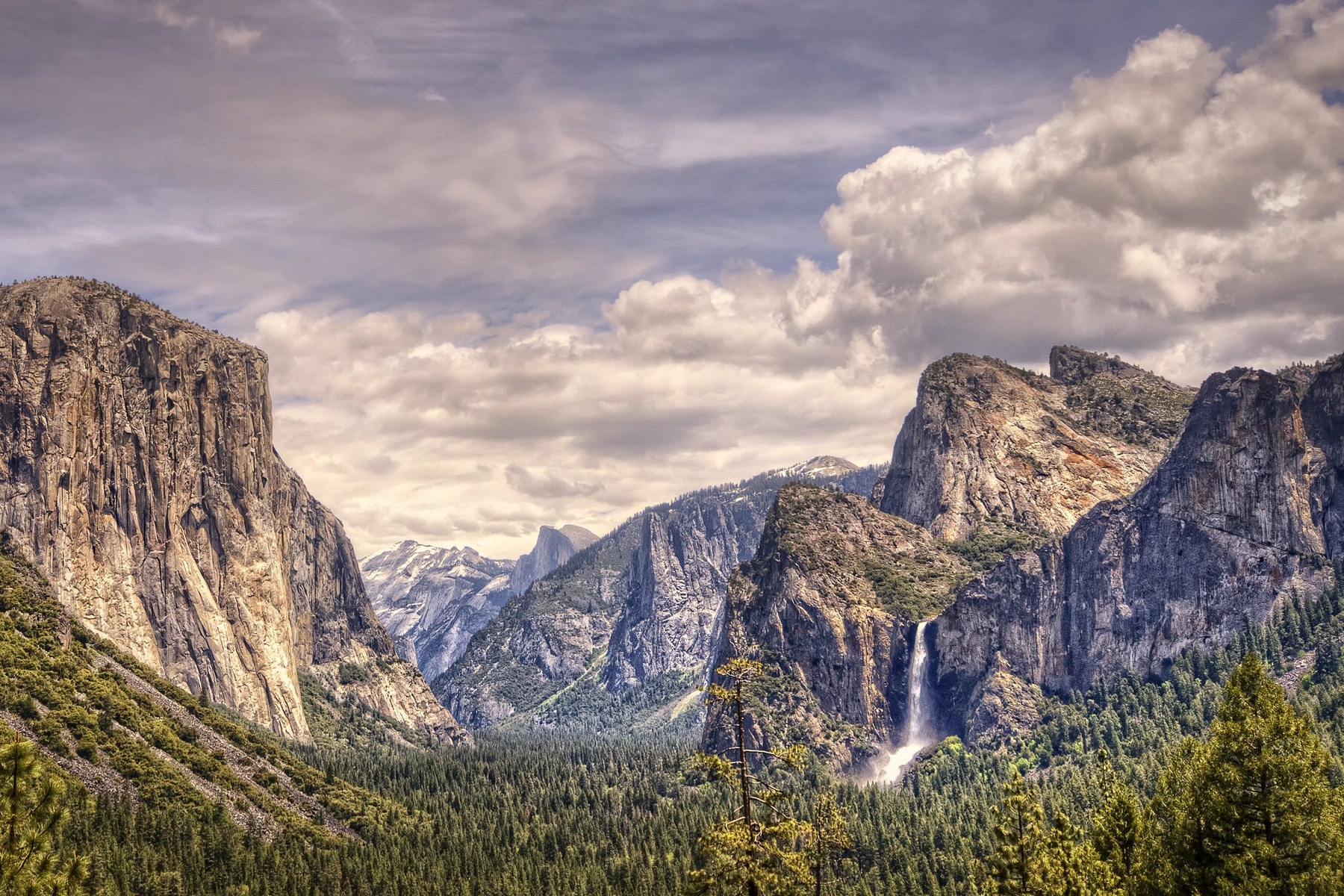 蒂国家公园 i>( /i>yosemite national park i>) /i>,位于美国西部 a