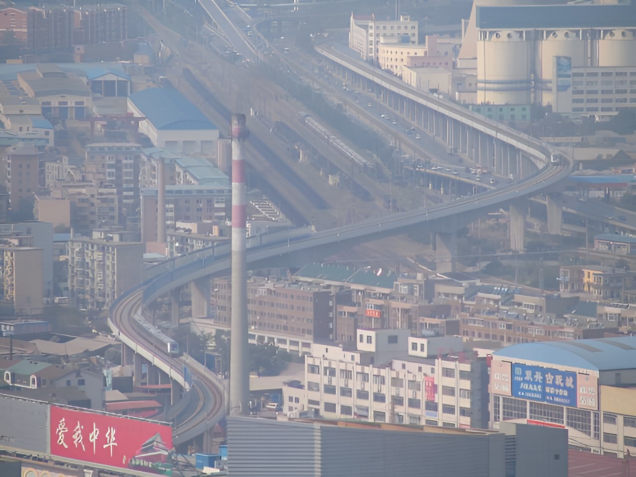 起点于火车站,终点至金石滩,沿线设金家街泉水站后盐站大连湾站金马路