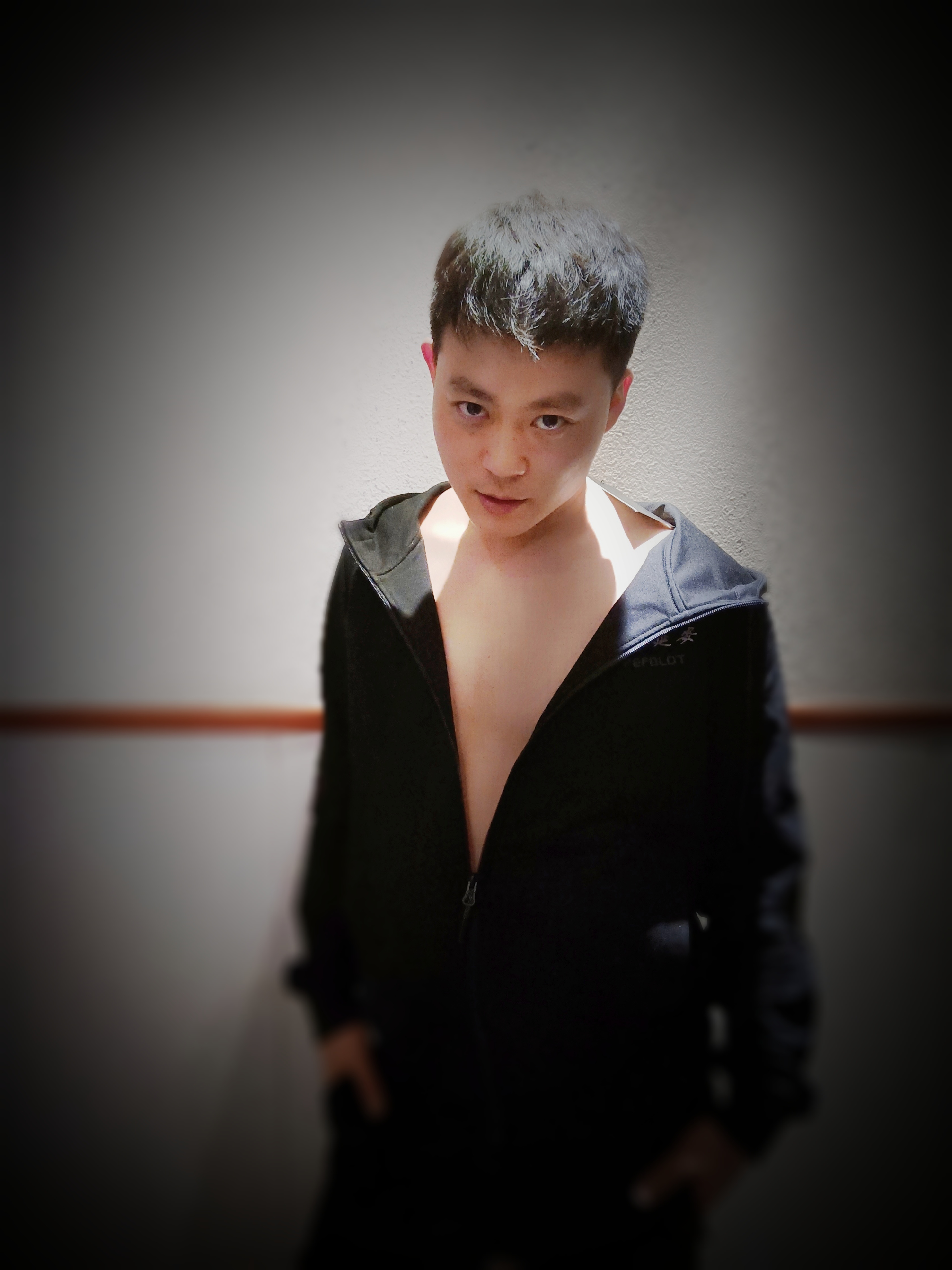 gnbba5z9a0">王铁军,男,1993年生于河北邯郸,毕业于上海戏剧学院,演员