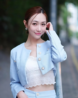 黄嘉雯照片