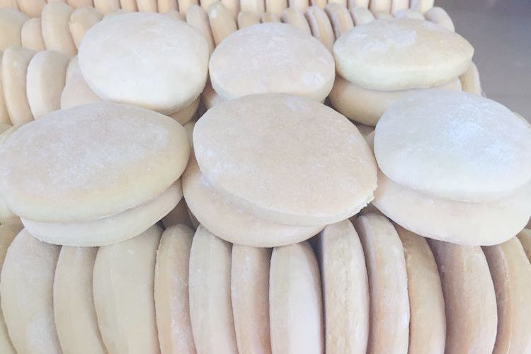  p>老面是指发面的面种子,北方叫面起子,也有的地方叫面头.