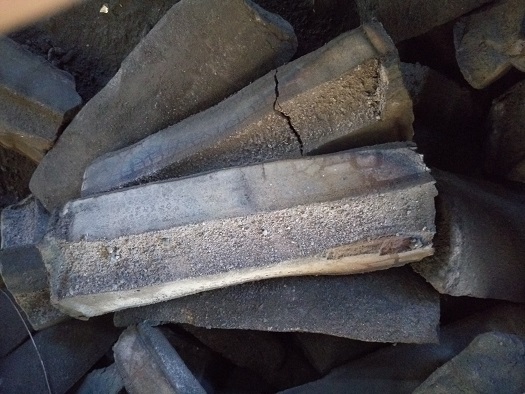 又叫做热压块,热压铁块,热压块铁.属于危险物品,具有自燃的特性. /p>