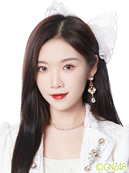  p>杨若惜,2000年2月4日出生于四川省,中国内地女歌手,女子偶像团体 a