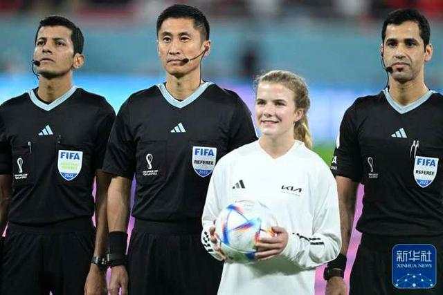 美国1:1威尔士！中国裁判马宁首秀世界杯_百科TA说