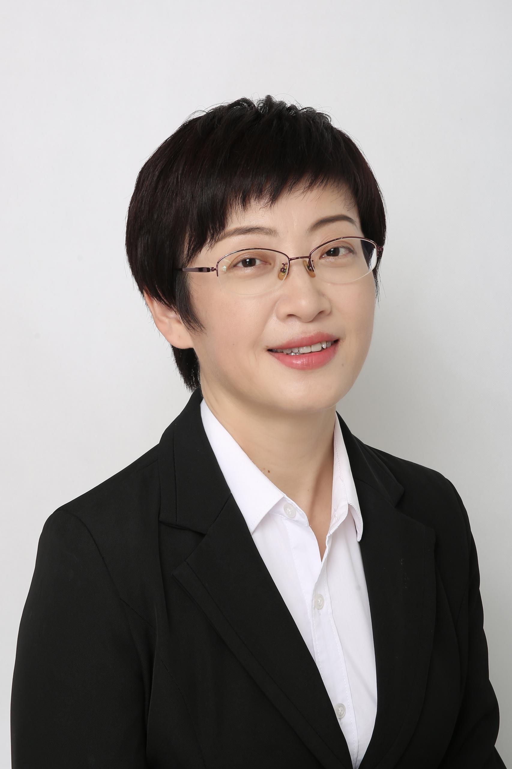 毕红玲,女,1974年2月出生,黑龙江青冈人