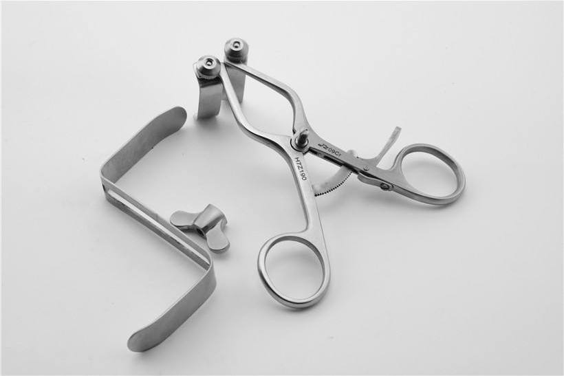  p>牵开器(retractors)又称拉钩,用以牵开组织,显露需手术范围,便于