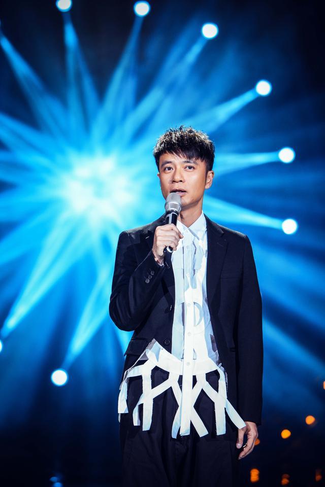 lee),1967年12月6日生于中国香港,籍贯广东新会崖西,华语流行乐男歌手