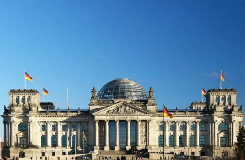  p>德国国会大厦(德语:   reichstagsgeb  ude),简称国会大厦;官方