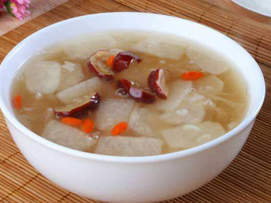  p>冰糖炖萝卜是一道美味的菜肴. /p>