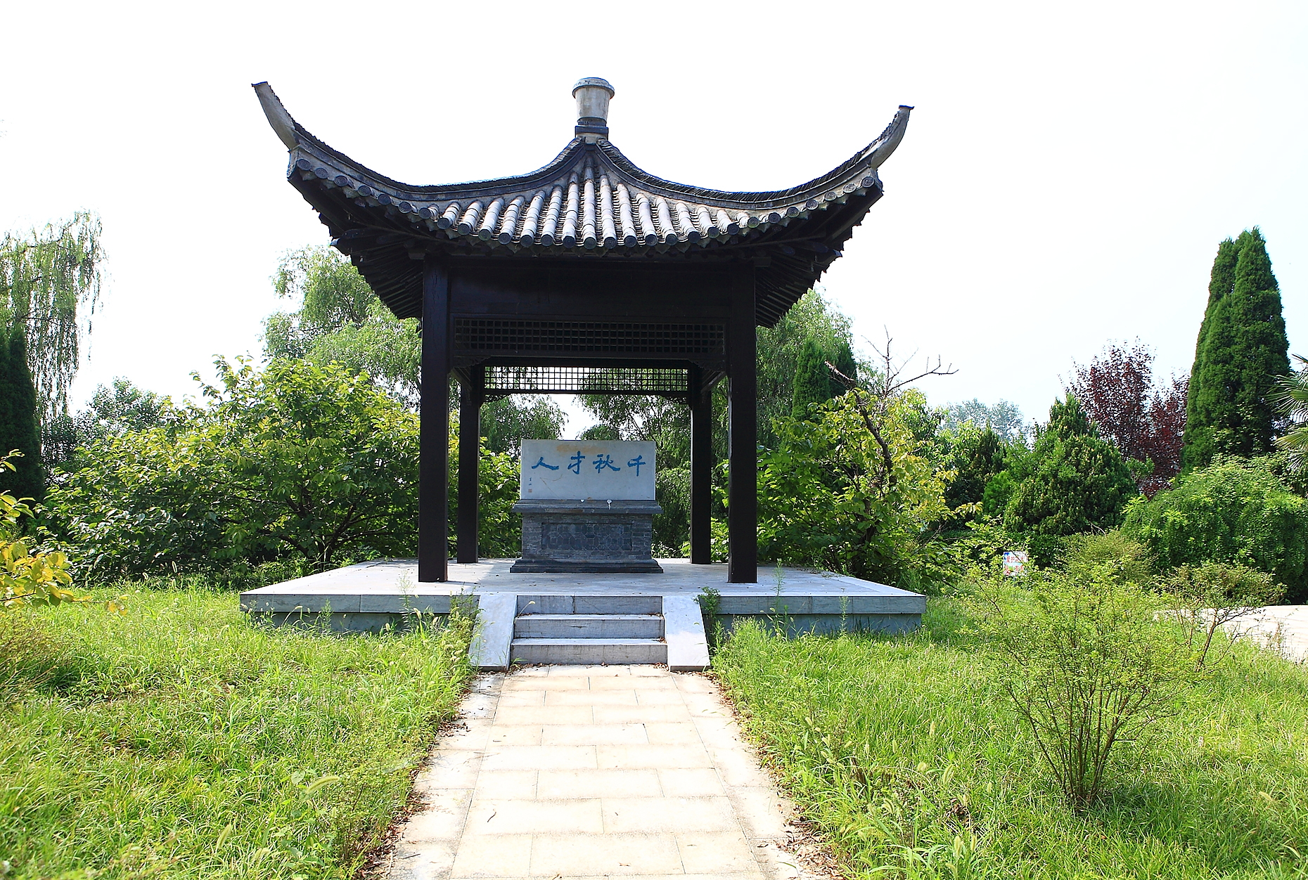  p>施耐庵墓位于兴化市施家前桥东,是元末明初建筑 /p>