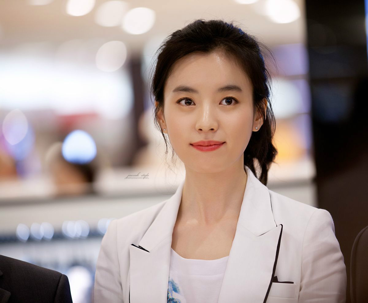 韩国女演员,毕业于韩国 a target="_blank" href="/item/东国大学">东