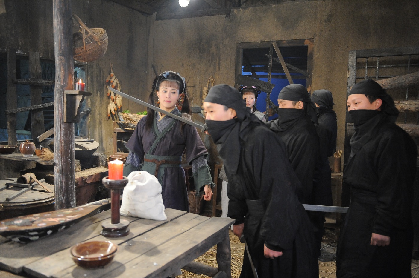 于浙江省金华市浦江县,毕业于浙江省艺术学院越剧表演班,中国女演员