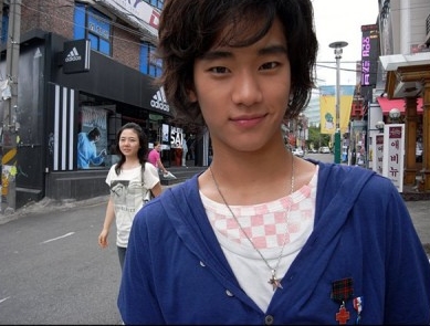  p>金秀贤,1988年2月16日出生于韩国首尔,韩国男演员.