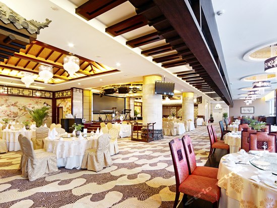  p>沈阳七宝山饭店位于 a data-lemmaid="13034">沈阳 /a>繁华商业