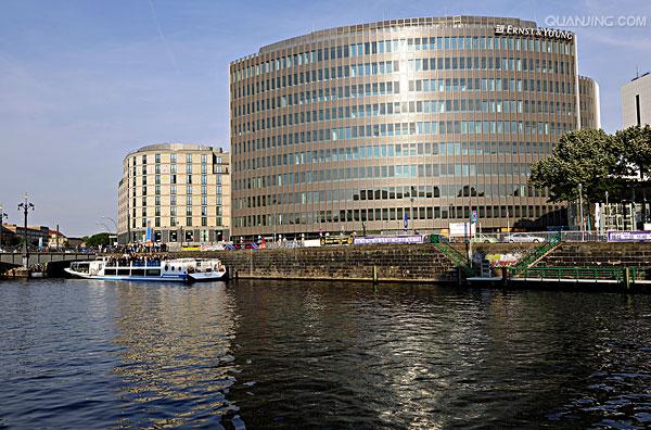  p>德国国会大厦(德语:   reichstagsgeb  ude),简称国会大厦;官方