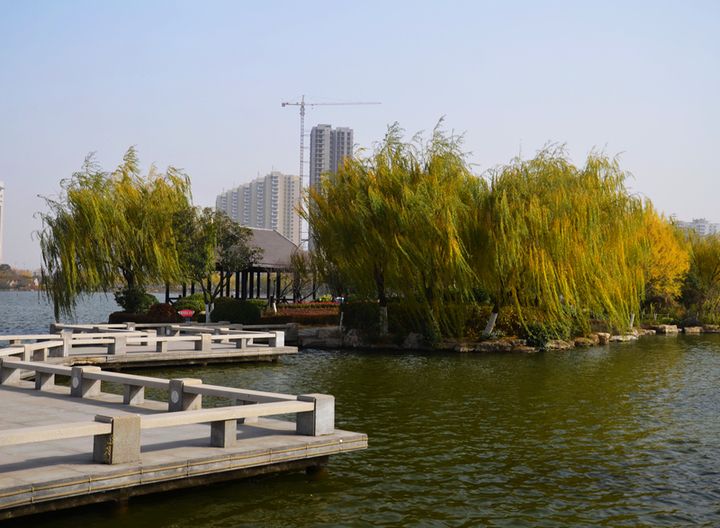  p>凤鸣湖风景优美,位于 a target="_blank" href="/item/芜湖市