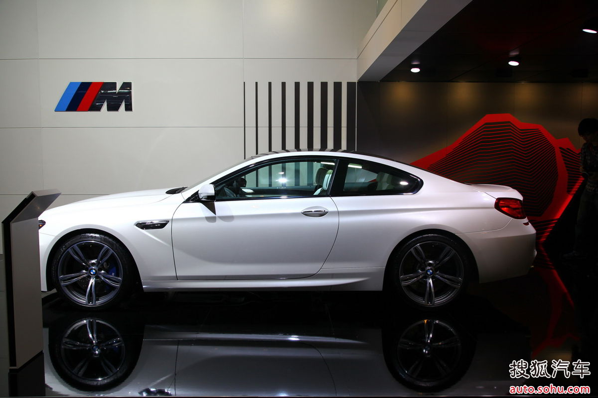 宝马m6跑车