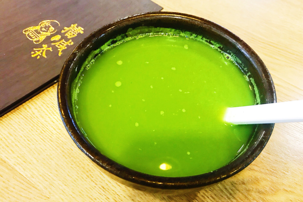 汕尾市陆河县,你可以随处见到街边的小吃档,写着"油茶"的招牌——这就