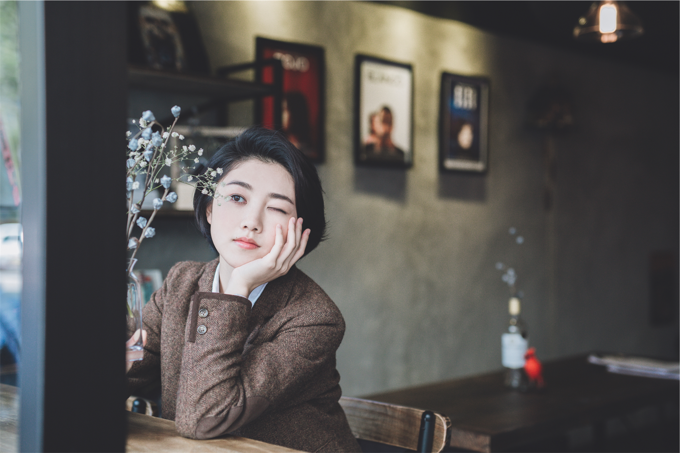  p>颜卓灵( i>cherry ngan /i>),1993年12月27日出生于香港,中国香港