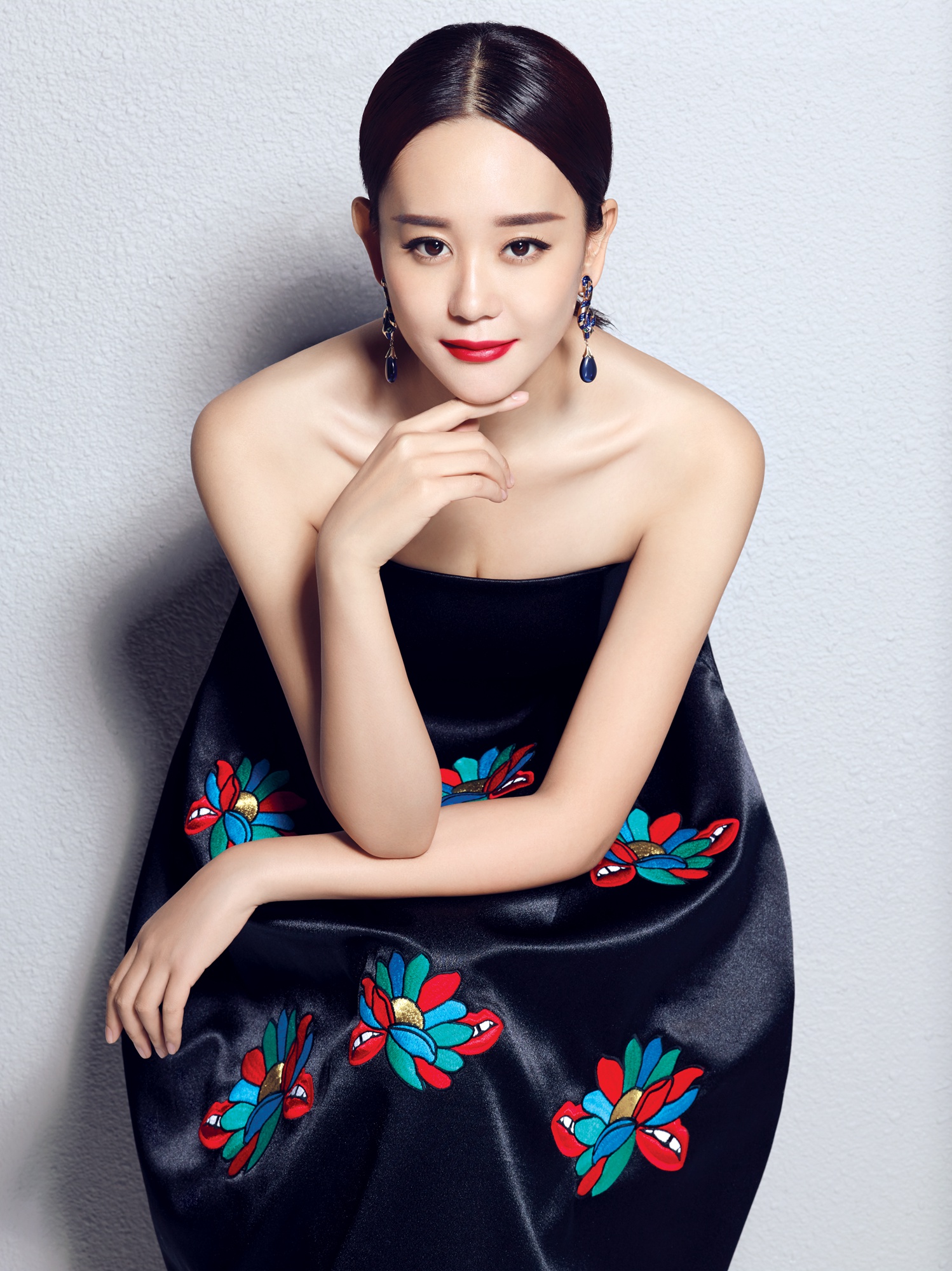  p>海陆,1984年10月15日出生于河南省郑州市,中国内地女演员,毕业于 a