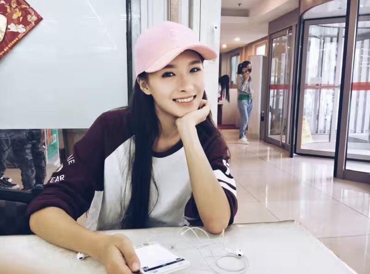 毕业于重庆艺术学院表演系,中国大陆新生代女演员,大美星空旗下艺人