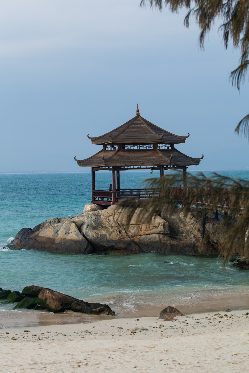  p>蜈支洲岛坐落在海南省 a target="_blank" href="/item/三亚市