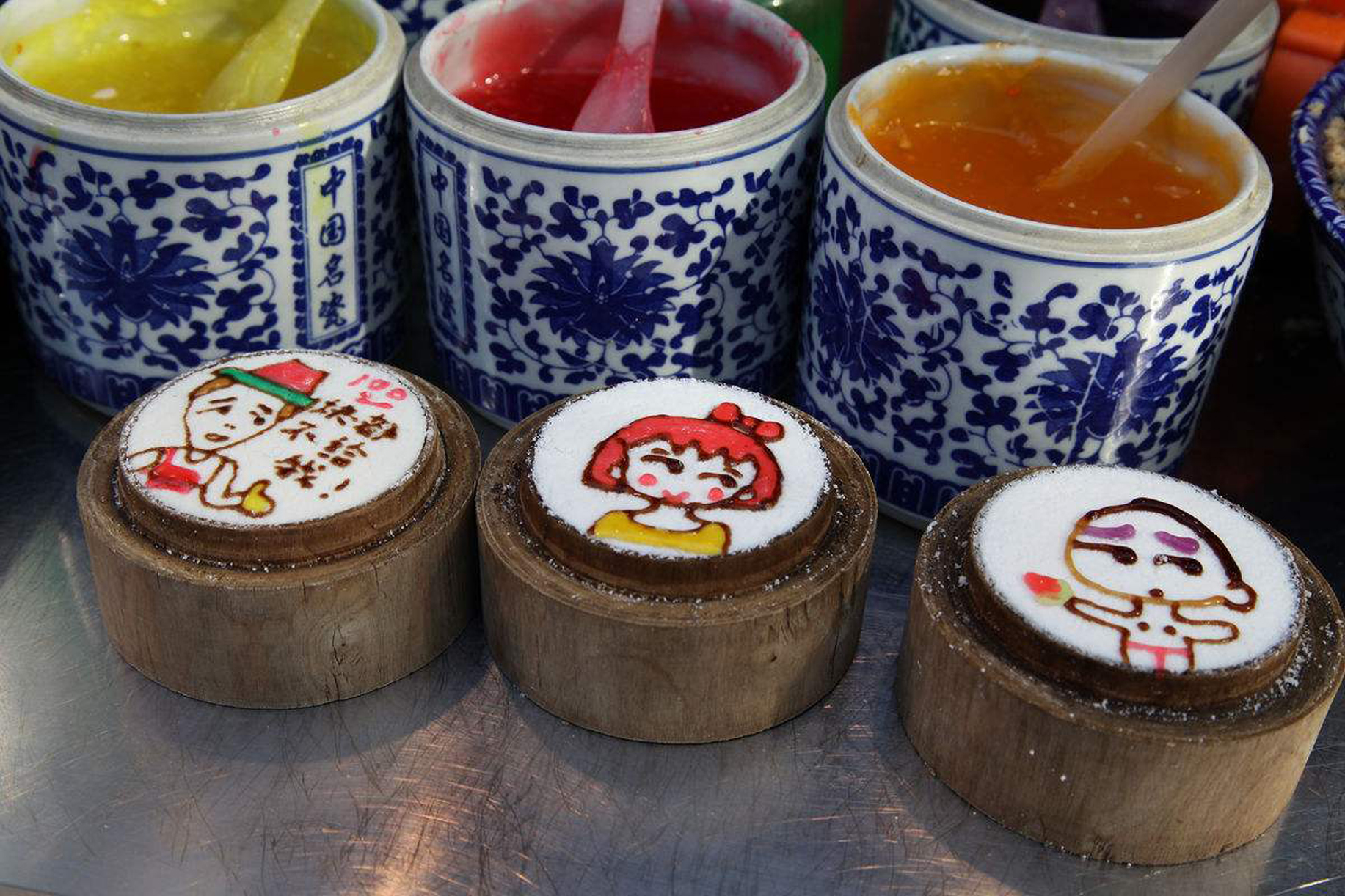  p data-id="gnwrwp315w">镜糕是中国陕西省西安市传统风味小吃,为