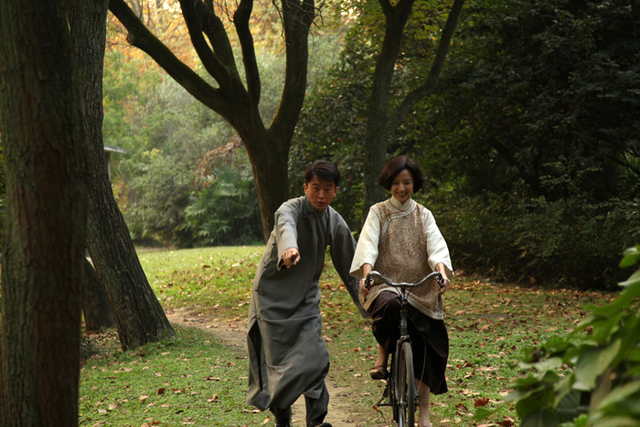 《秋之白华》是由<a href="#" data