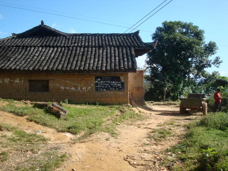  p>岗巴下寨村隶属于云南省德宏州陇川县王子树乡岗巴行政村,属于山区