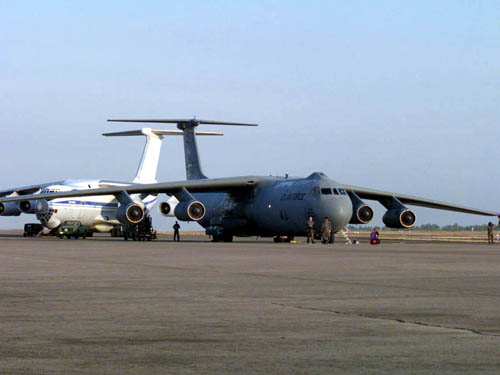 美国c-141"运输星"运输机