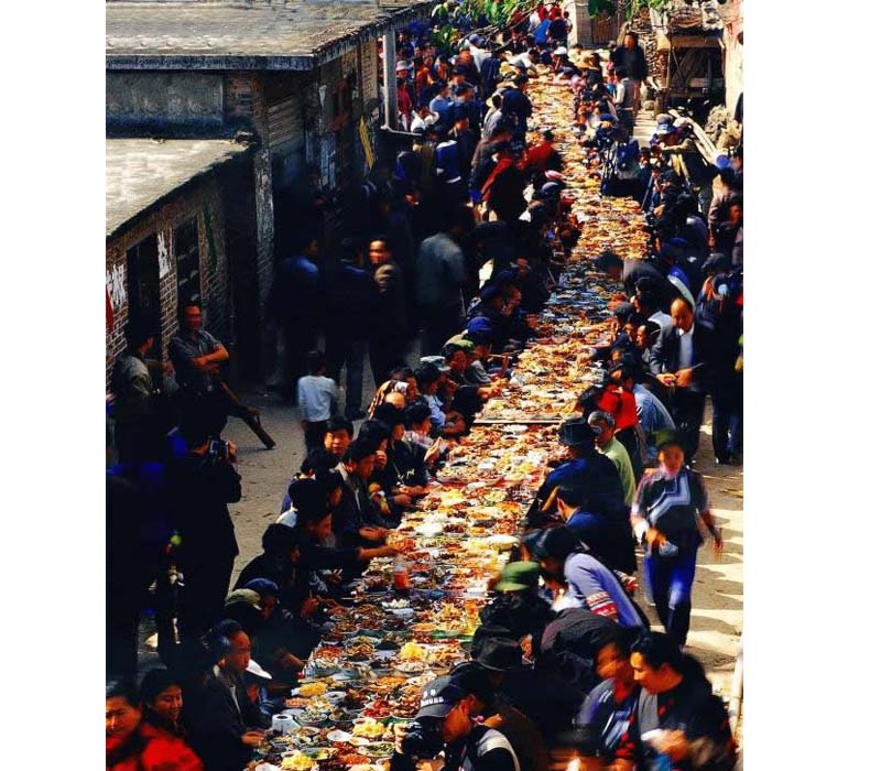 滇南彝人长街宴