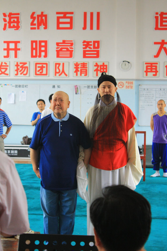  p>言兴朋,男,1953年生于上海,著名京剧表演艺术家,言派艺术的第三代