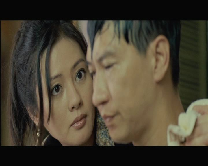  /p> p>1980年在街上被星探发掘,开始拍摄广告,17岁时进入演艺圈,参与